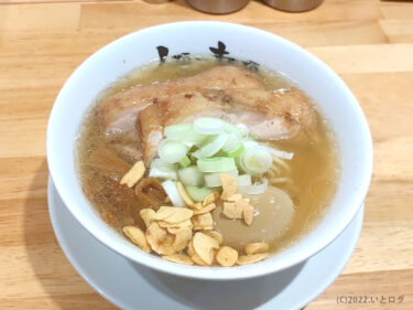 『人類みな麺類』深夜の大行列。口コミサイト大阪１位のラーメン店はミスチル好きとすぐわかる内観とメニューでした。