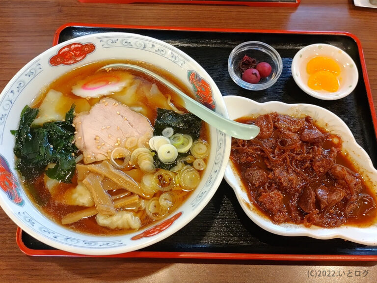 ワンタンメン　鶏モツ煮