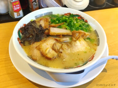 『ラーメン小金太』鹿児島ラーメンの超名店へ。天文館で深夜に行列ができる小金太は昼も余裕で行列でした。