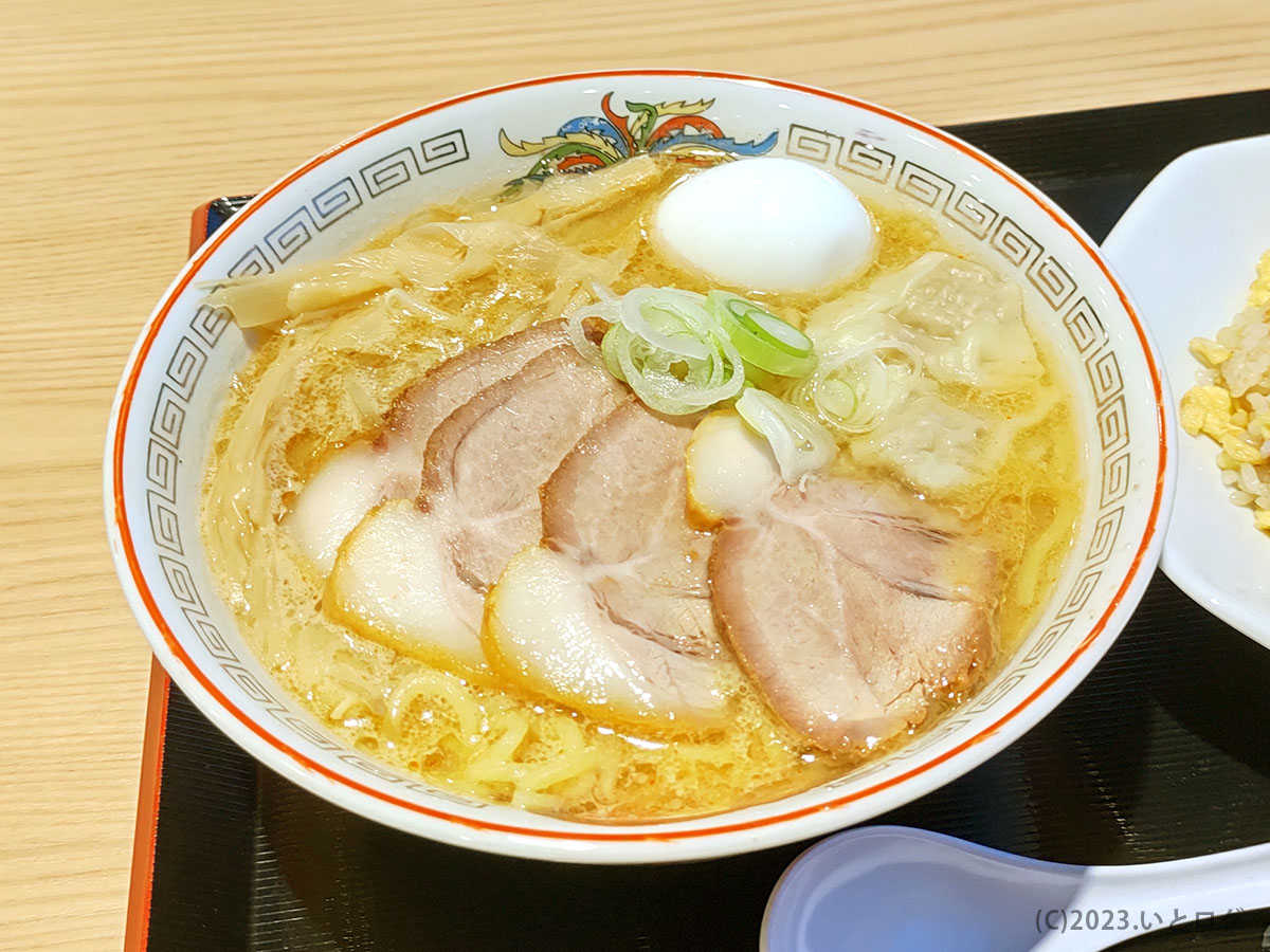 ラーメンハチロク　山梨　甲斐市