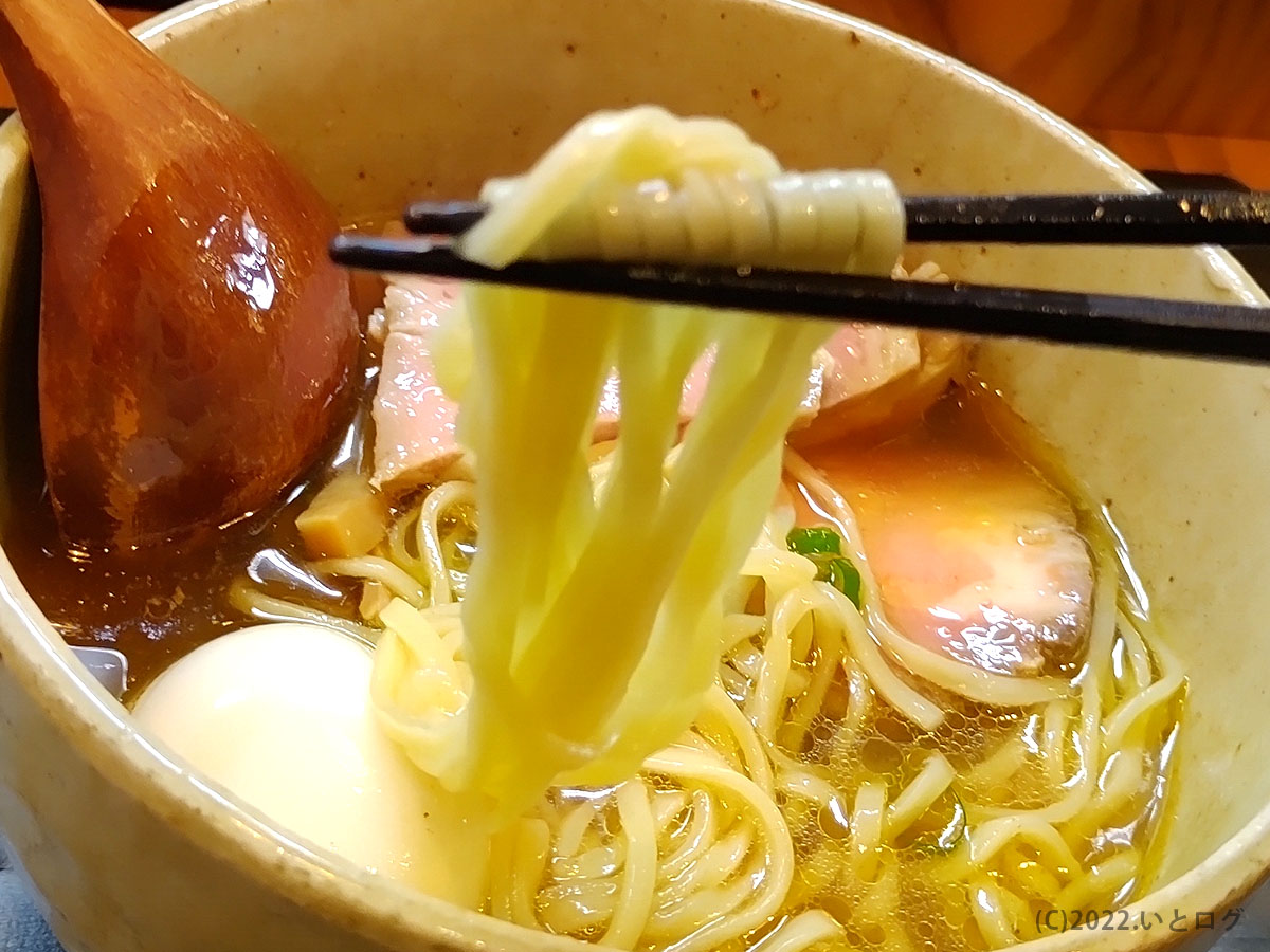 肉玉汐そば　麺　リフト