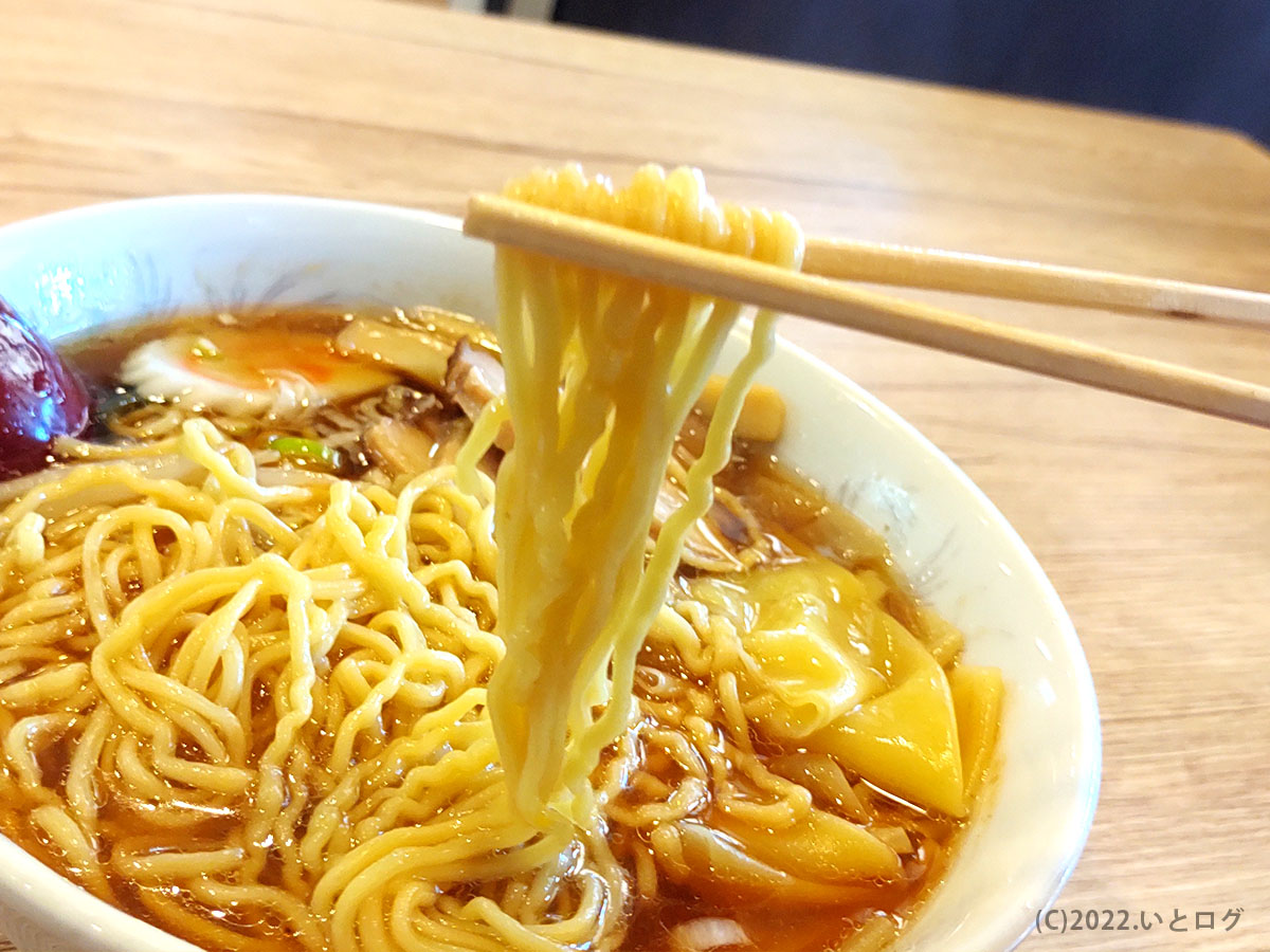 チャーシューワンタンめん　麺上げ