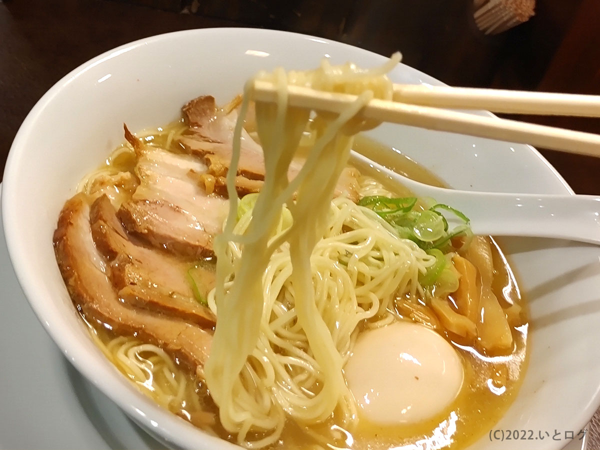 塩ラーメン　麺　アップ