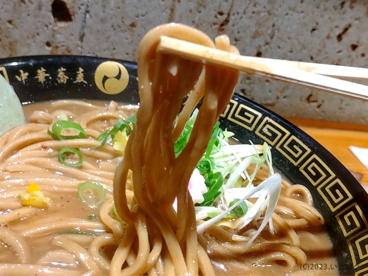 中華蕎麦うゑず　麺　豚骨魚介