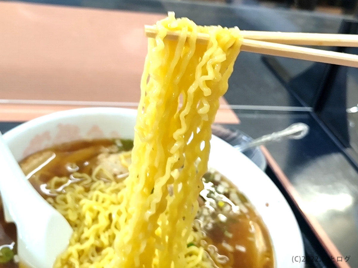 醤油チャーシューメン　麺　リフト