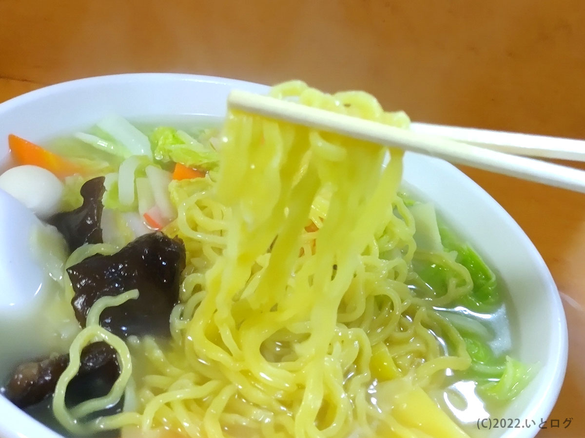 五目ワンタンメン　麺　アップ