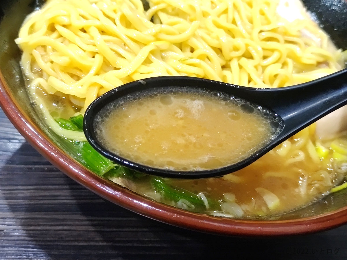 豚骨醤油ラーメン　スープ