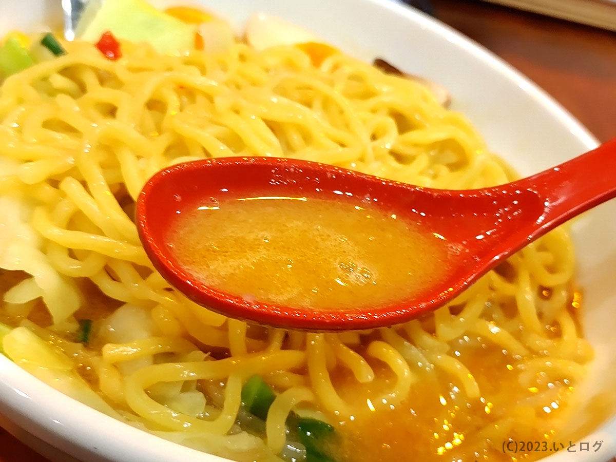 山梨　鶏白湯　味噌ラーメン