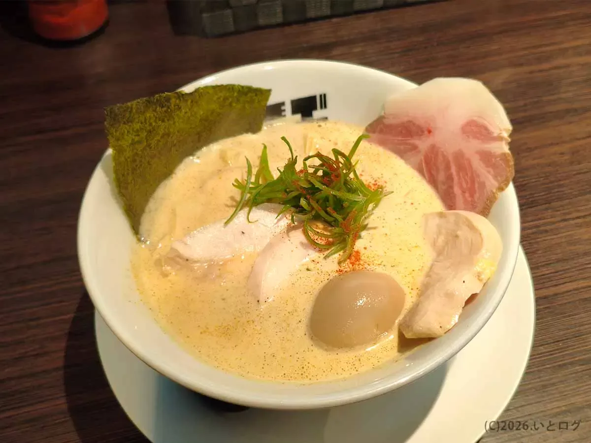 奈良県生駒市のらぁめん トリカヂイッパイで提供された鶏白湯らぁめん