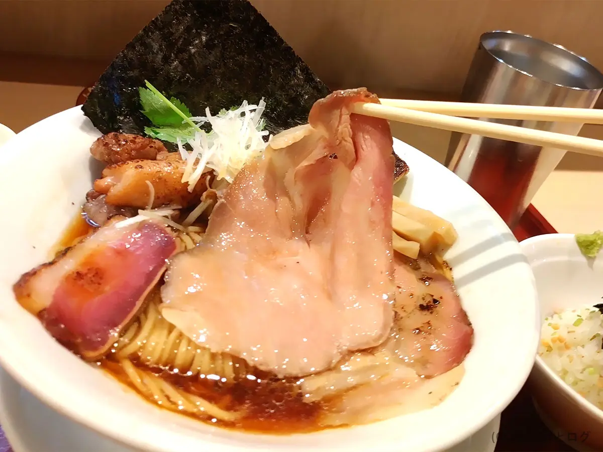 燃えよ麺助』ビジネス街の高級志向ラーメンを求めて大行列に並ぶ。鴨