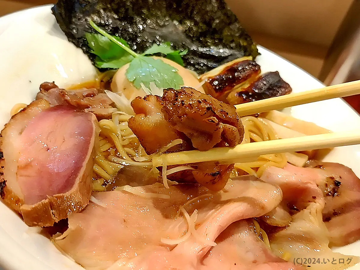 燃えよ麺助』ビジネス街の高級志向ラーメンを求めて大行列に並ぶ。鴨