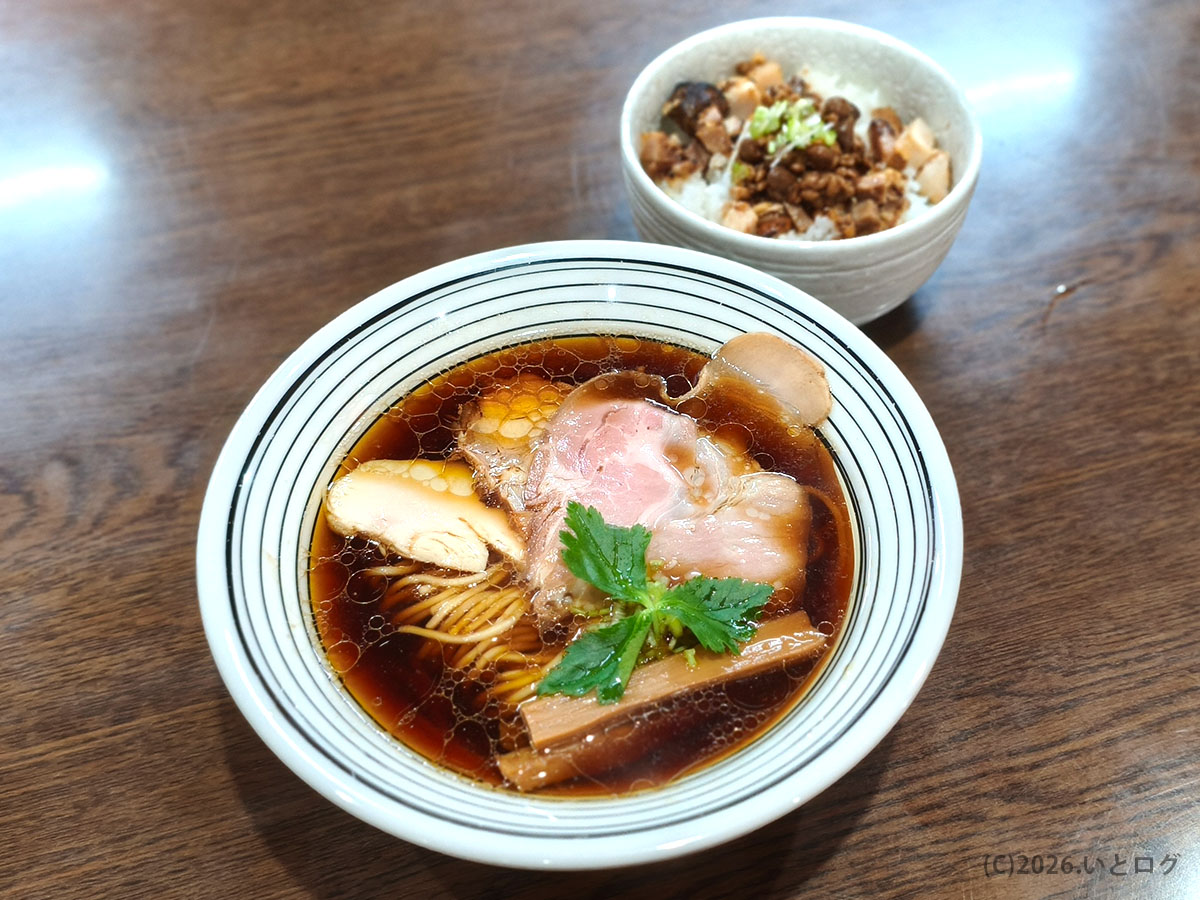 Ryukyu Ramen Apolloの醤油ラーメンとチャーシューご飯（浦添ランチにおすすめのセット）