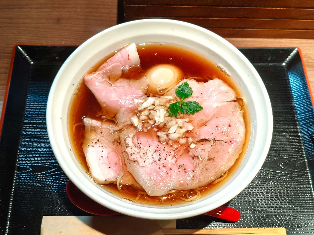 レアチャーシューが美しい中華そば 佐々木麺之介の特製中華そば｜長崎煮干しラーメン系の一杯