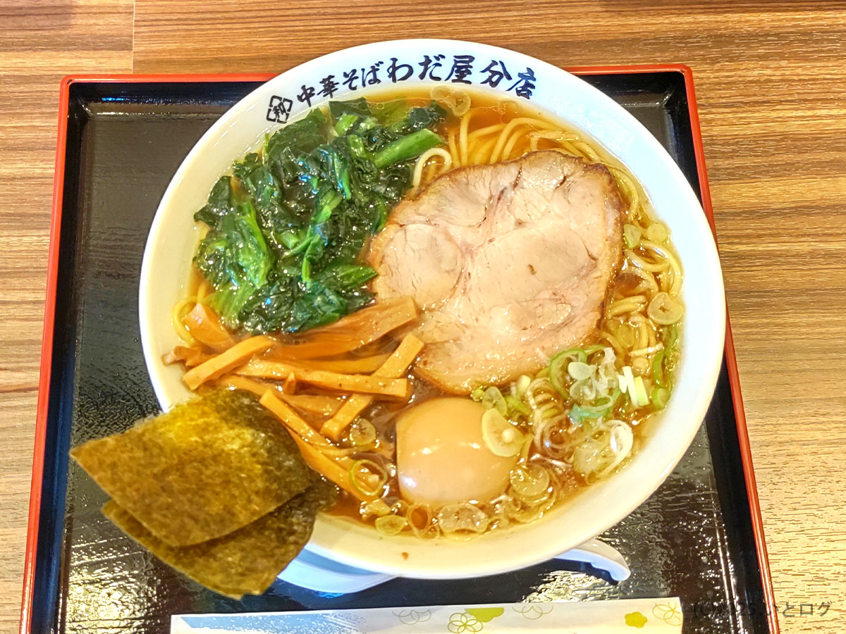 わだ屋 甲府昭和分店の外観。大きな店名看板と暖簾、入口には中華そば表記（うどん表記もあり）—わだ屋 別店