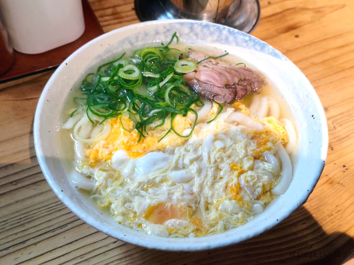 弥太郎うどんの卵とじうどん。天神の締めうどんにも使いやすい、卵と出汁がやさしく広がる一杯